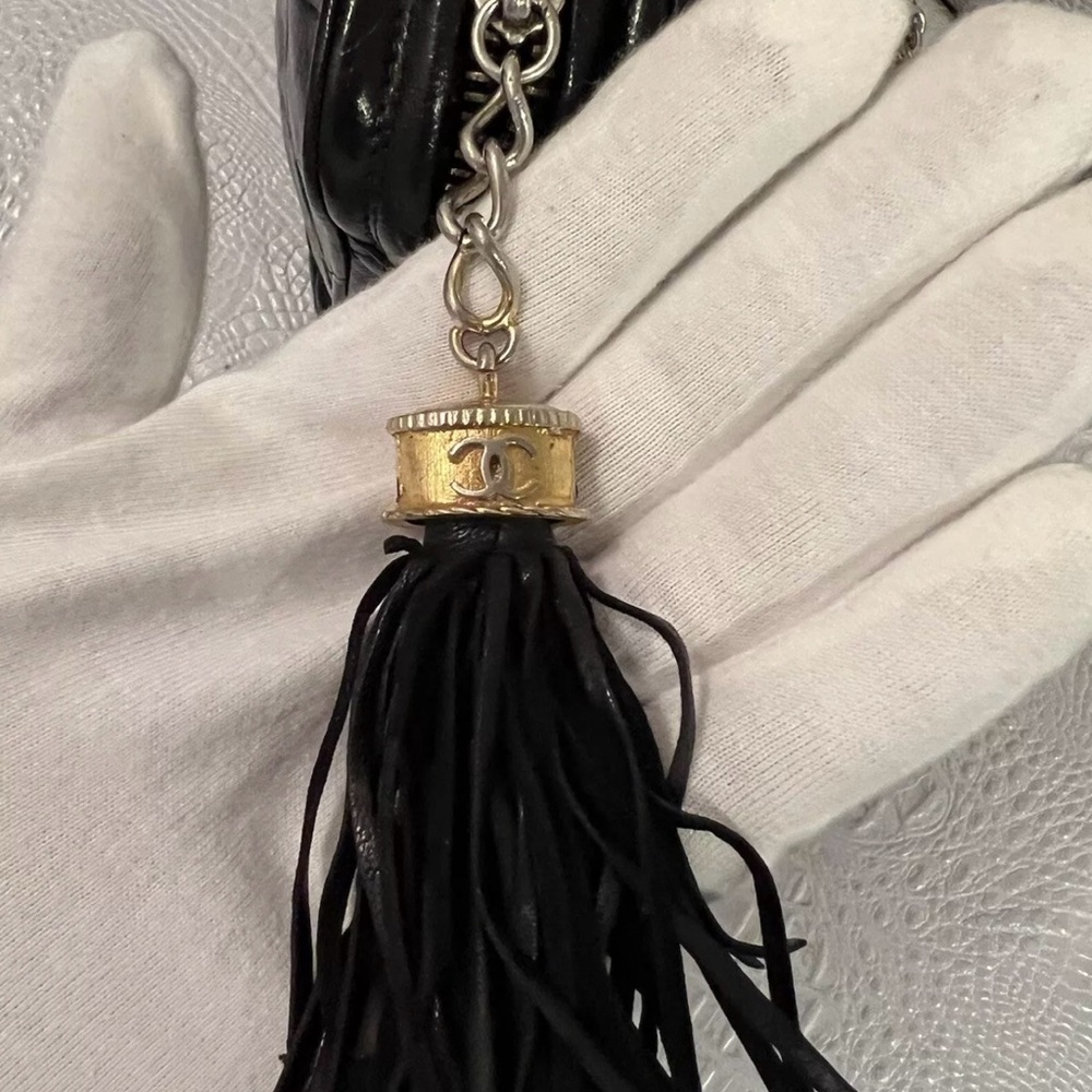 CHANEL Black Crossbody Bag with Quilted Leather and Chain Strap - Picture 8 of 16